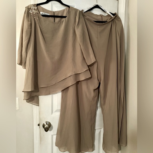 JJs House Mother of the Bride Pantsuit With Beading NWT - Picture 7 of 9